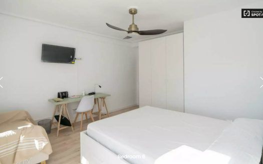 Burjassot 107, Room6